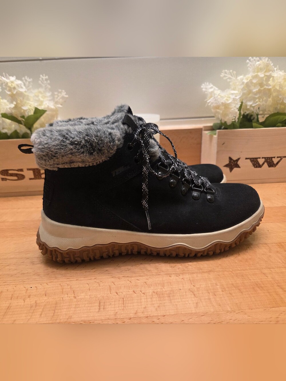 L.L.Bean Women's Day Venture Insulated Boots Black Suede Size 7.5